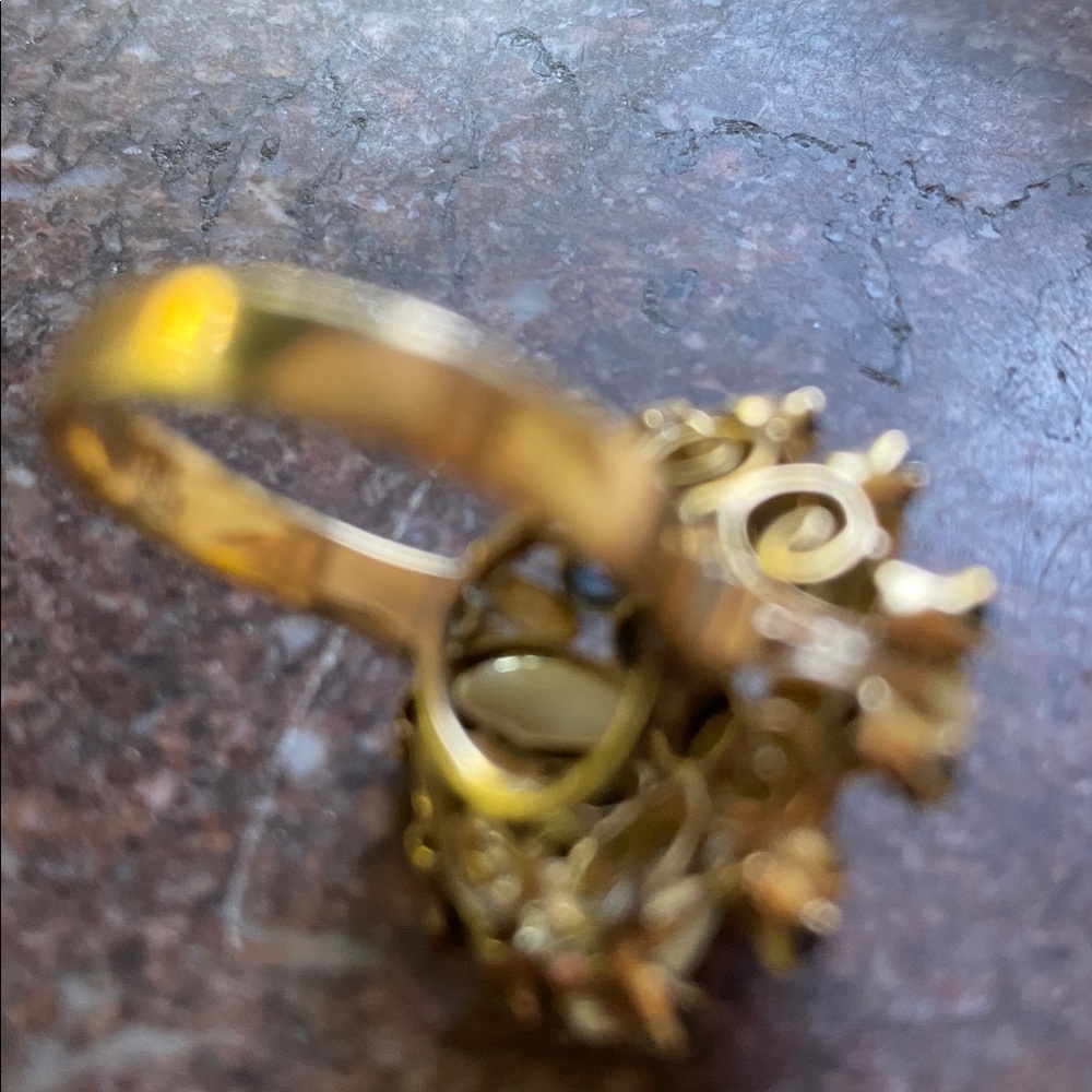 Elegant 18 K Gold Sapphire and Opal Ring - Picture 5 of 7
